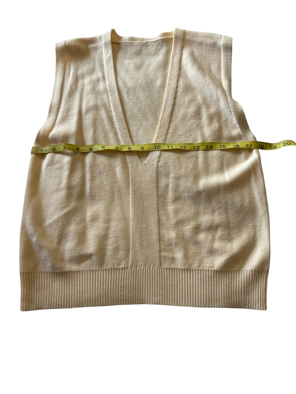 Source Unknown Cream V-Neck Knit Sleeveless Top